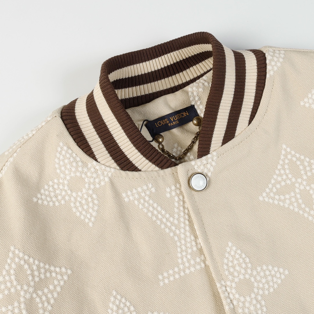 LV一比一米白滿印老花拼皮棒球外套復古潮流百搭款｜歐美奢侈品精品推薦