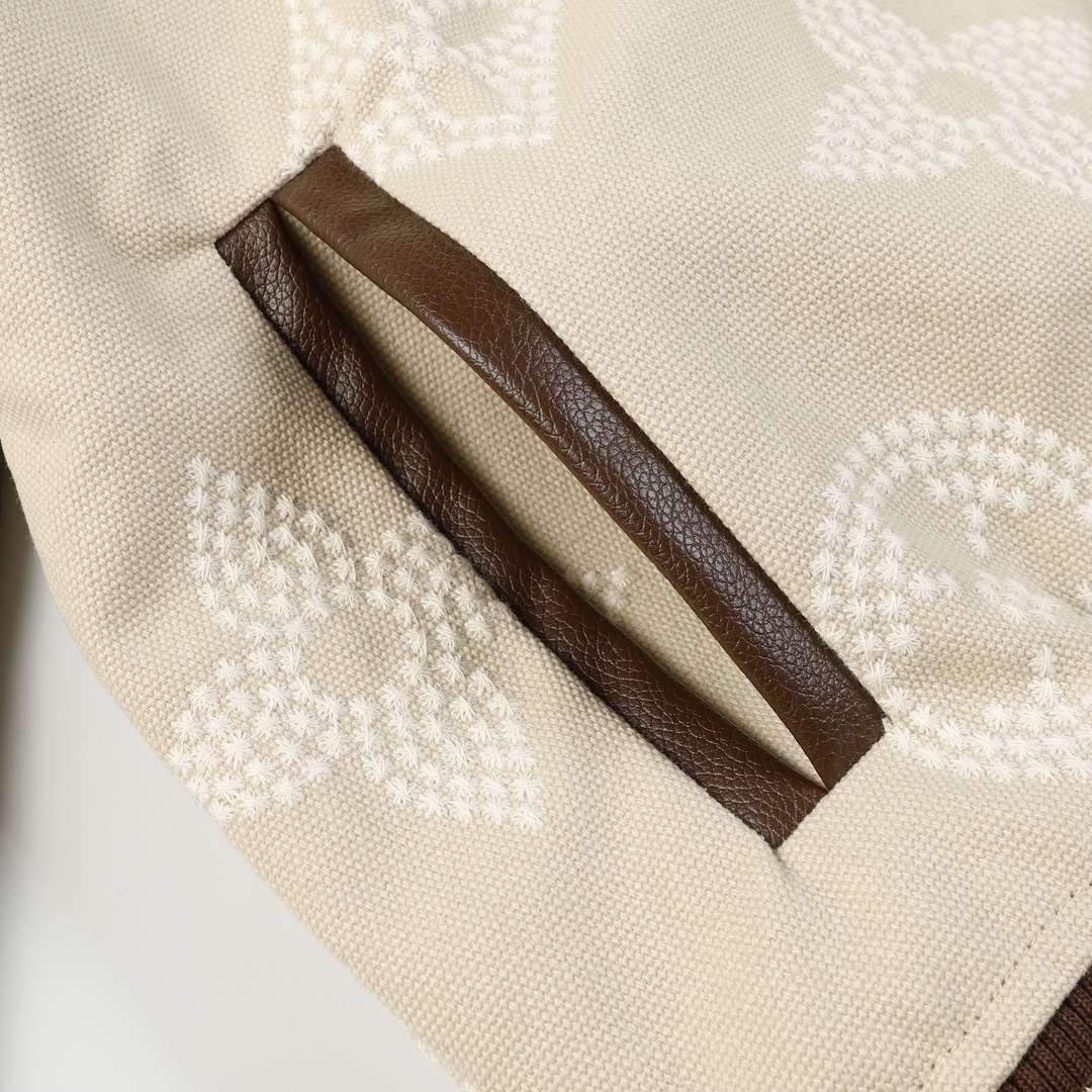 LV一比一米白滿印老花拼皮棒球外套復古潮流百搭款｜歐美奢侈品精品推薦