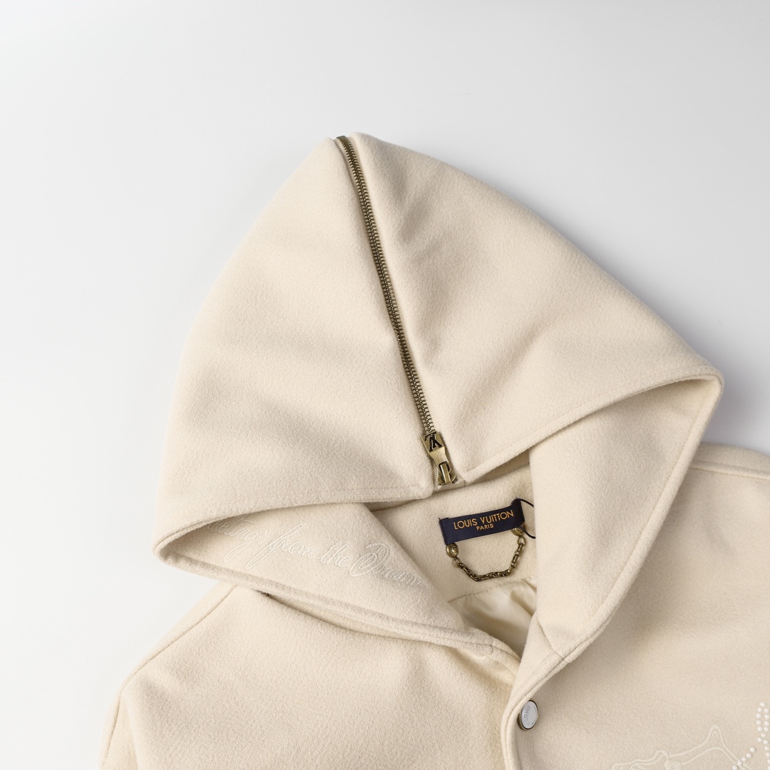 LV一比一米白拼白袖連帽棒球外套 刺繡Logo極簡風設計｜歐美奢侈品精品推薦