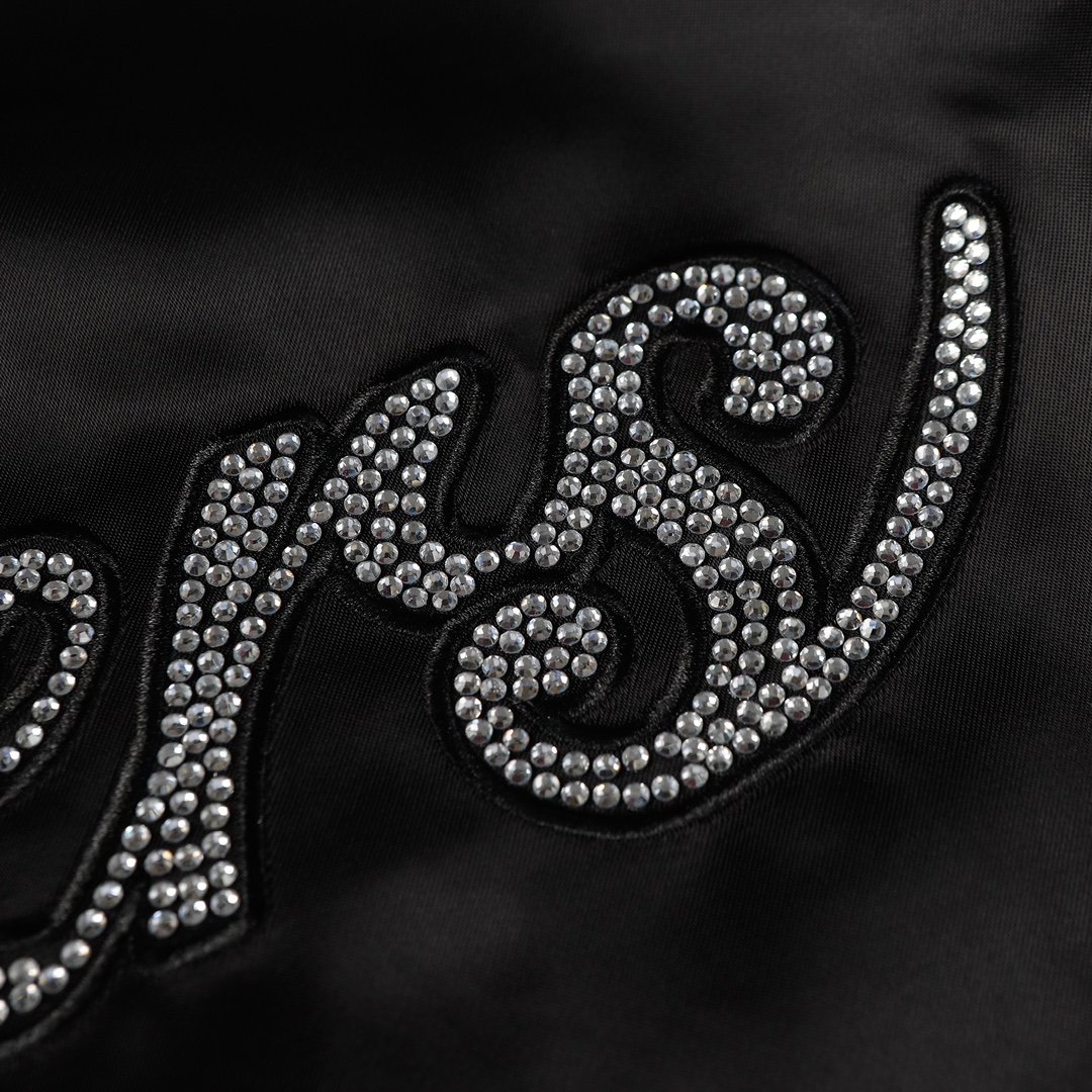 LV高仿黑色亮面棒球外套 鑽飾Logo字母設計款｜歐美奢侈品精品推薦