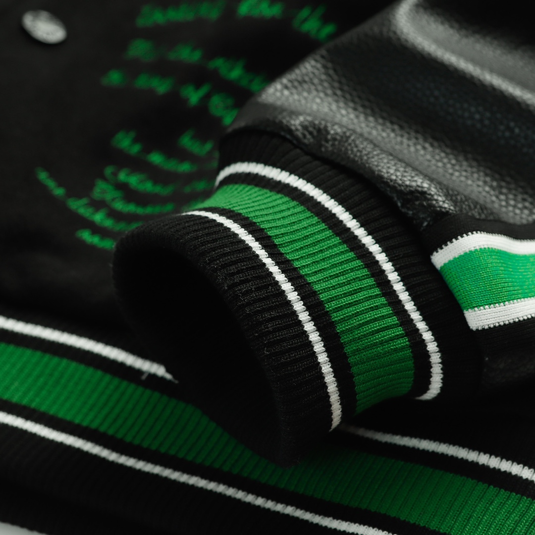 LV高仿黑綠刺繡棒球外套 滿版標語徽章設計｜歐美奢侈品精品推薦