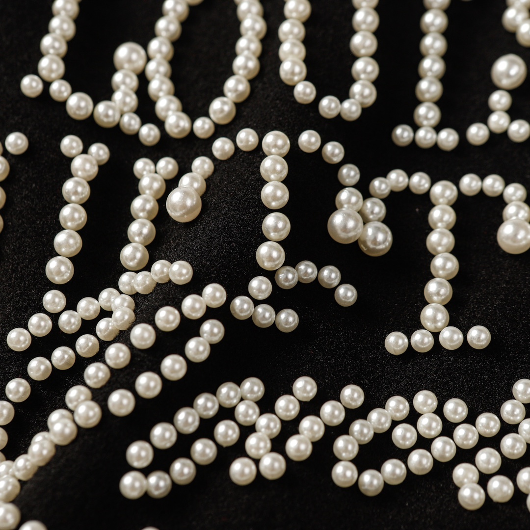 LV高仿黑白拼接棒球外套 LA鑽飾設計款｜歐美奢侈品精品推薦